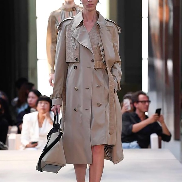 BURBERRY 2019 Alligator Paneled Trench Coat NWT - Picture 4 of 4